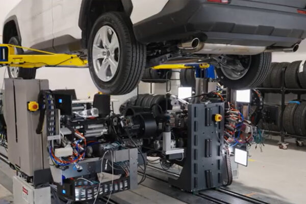 Компания Automated Tire представила робота-шиномонтажника SmartBay