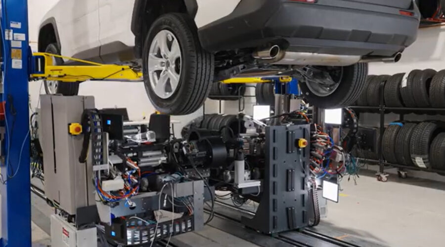 Робот шиномонтажник SmartBay бостонской компании Automated Tire