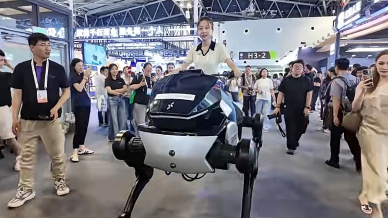 Интеллектуальный робот лошадь Qiji X1 от DaxAI Robot