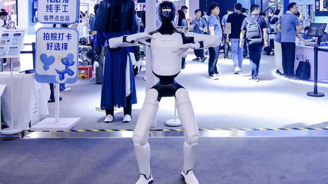 человекоподобный робот A3 Ultra от компании AGIBOT